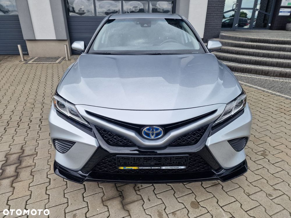 Toyota Camry - 1
