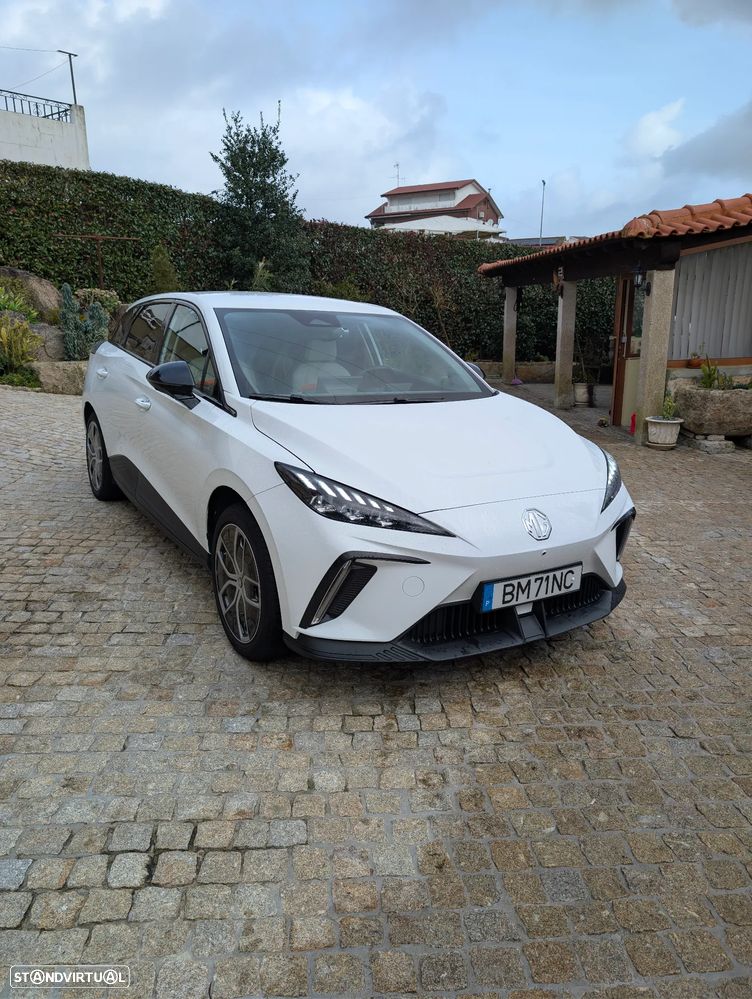 MG MG4 64 kWh Luxury