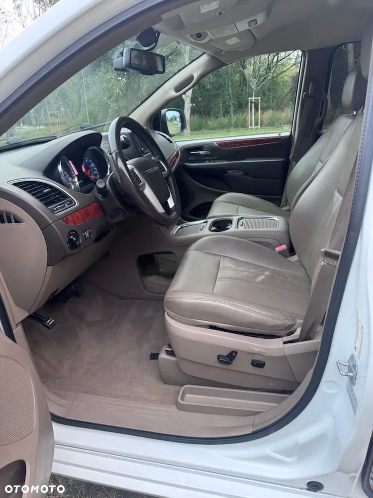 Chrysler Town & Country 3.6 Limited - 6