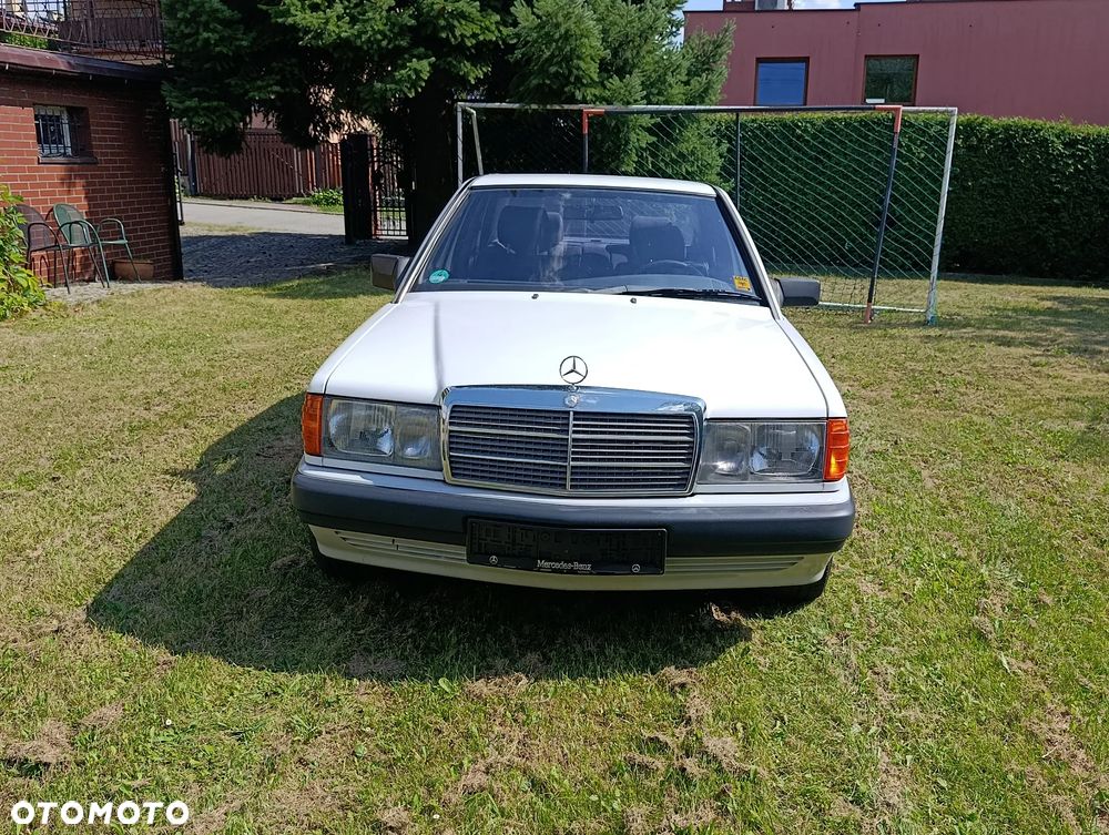 Mercedes-Benz W201 (190) - 2