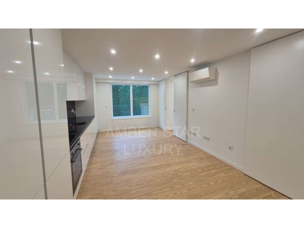 T1 com garagem a 300 metros da Ponte D. Luis I! - Grande imagem: 2/11