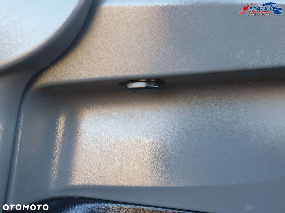 Opel VIVARO LONG 6 OSÓB - 19