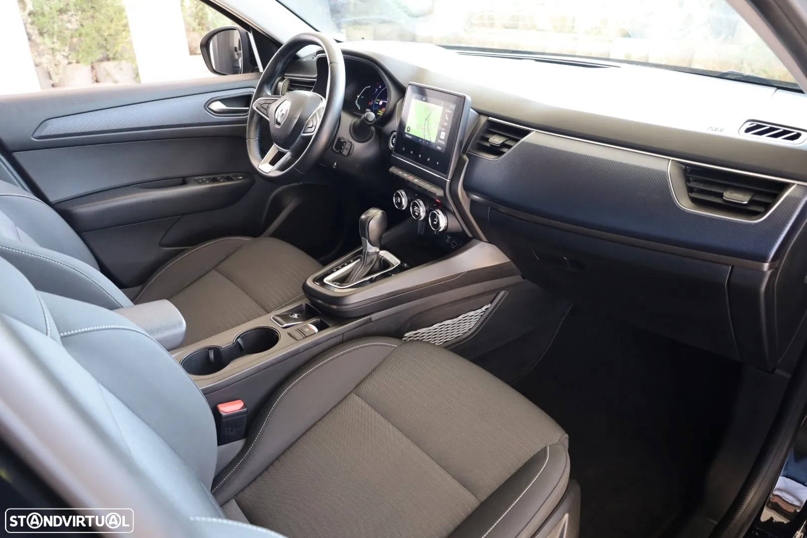 Renault Arkana 1.6 E-Tech Business - 39
