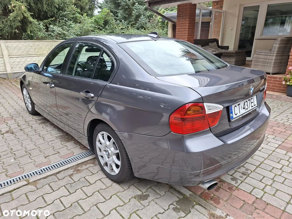 BMW Seria 3 320i - 3