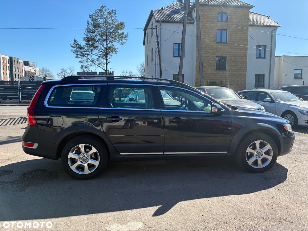Volvo XC 70 D5 AWD Momentum - 4