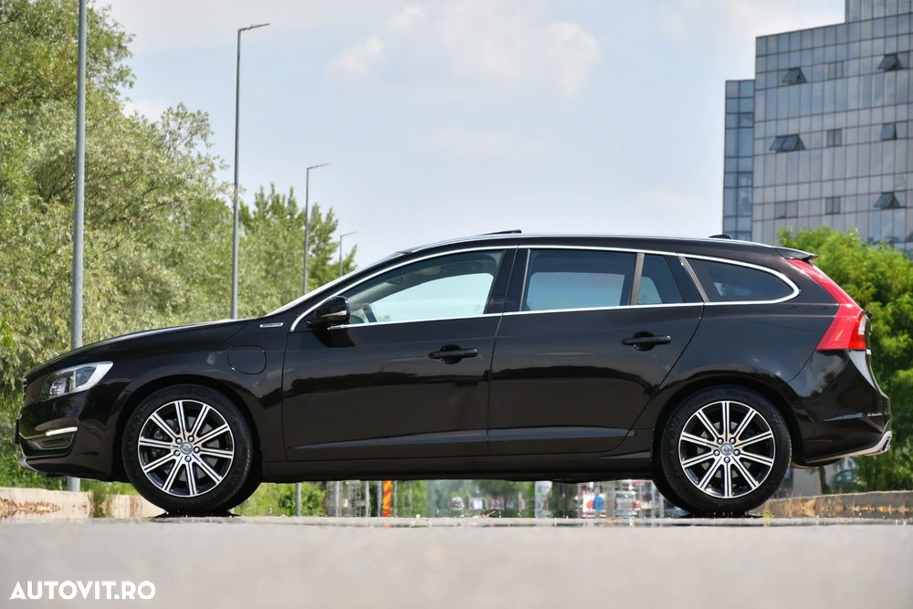 Volvo V60 D6 Plug-In-Hybrid AWD Geartronic Summum - 21