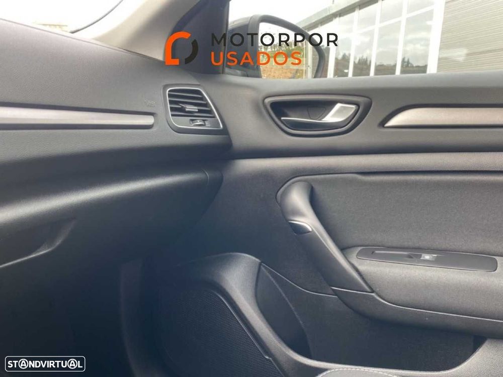 Renault Mégane Sport Tourer 1.5 Blue dCi Equilibre EDC — fotografia 17