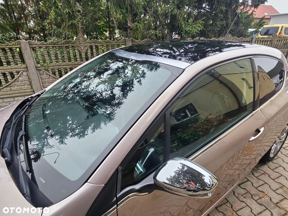Peugeot 208 95 VTI Allure - 9
