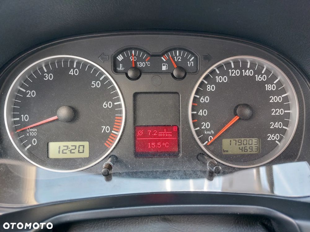 Volkswagen Bora Variant 1.6 - 9