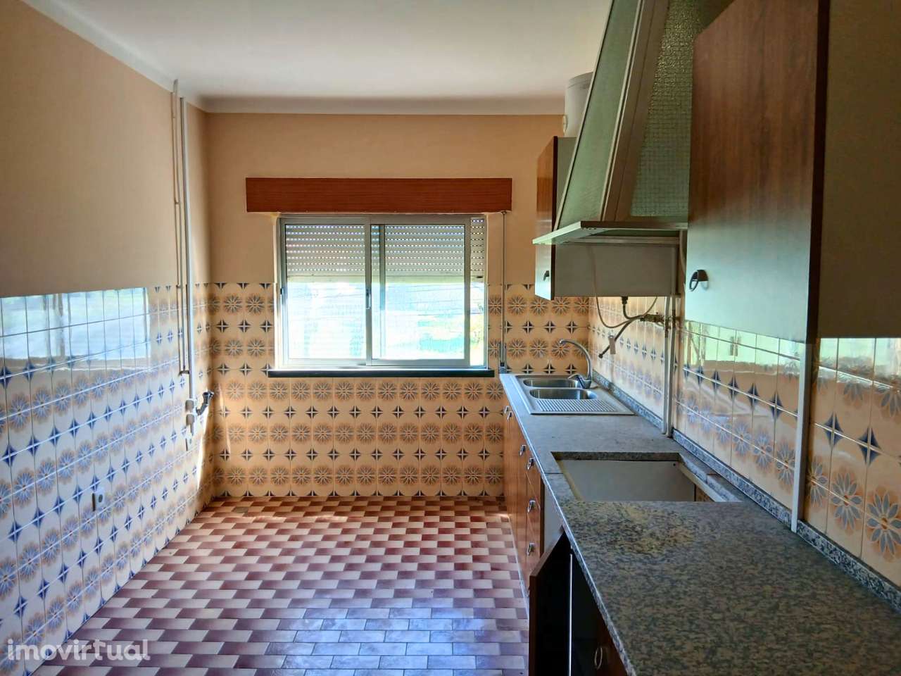 Prédio em Trêmes - Grande imagem: 3/13