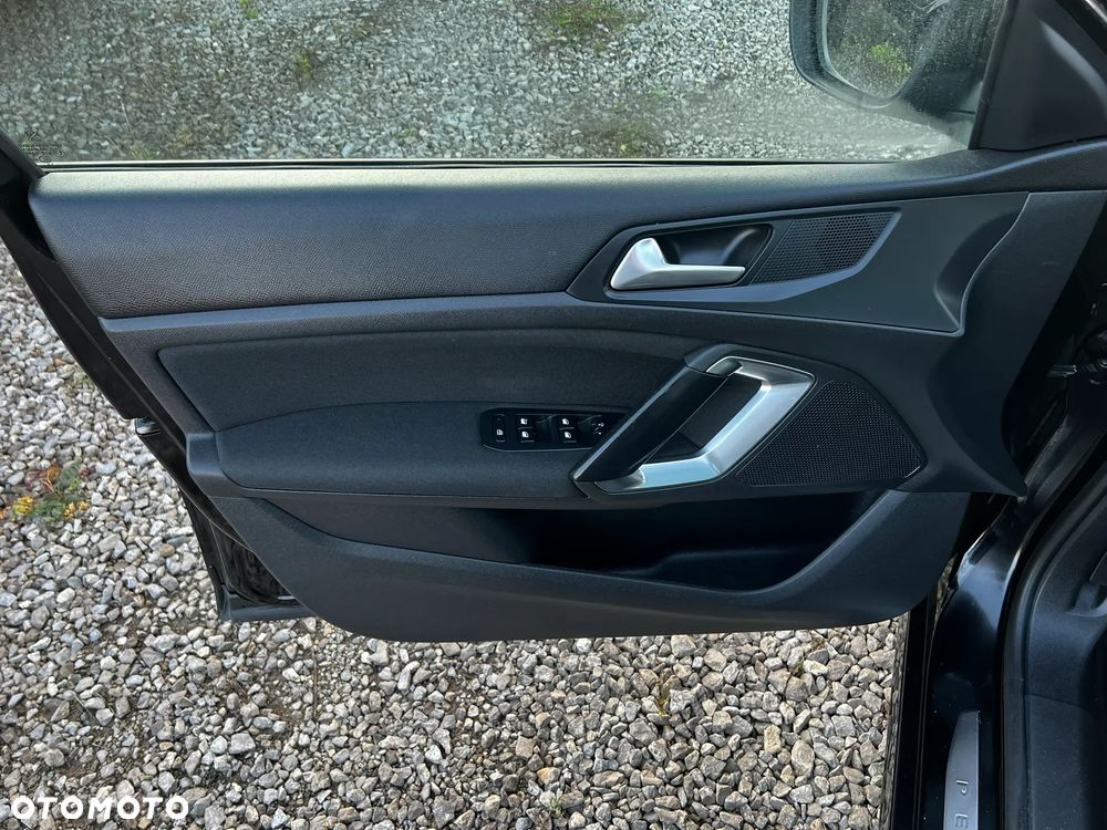 Peugeot 308 - 25
