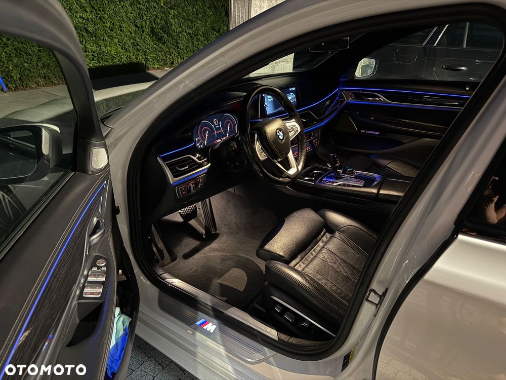 BMW Seria 7 750Li xDrive - 39
