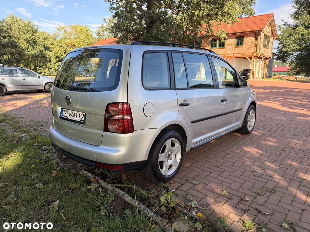 Volkswagen Touran - 4
