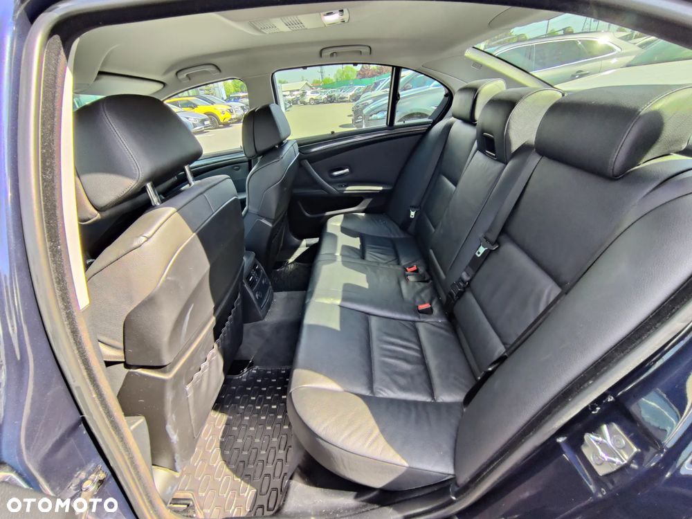 BMW Seria 5 525i xDrive - 17