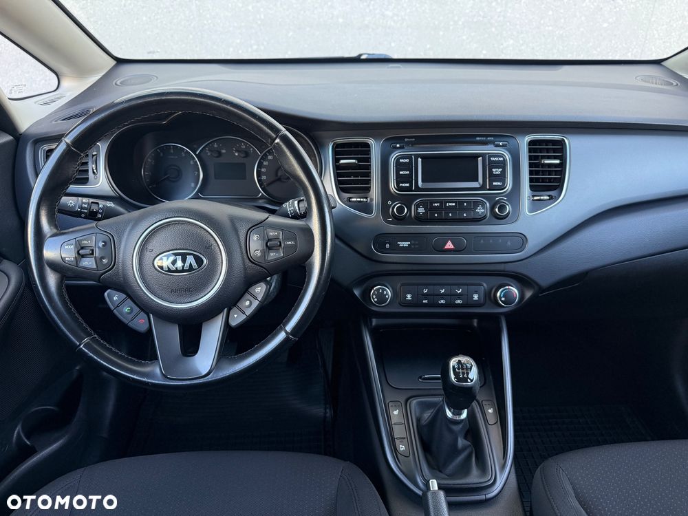 Kia Carens - 8