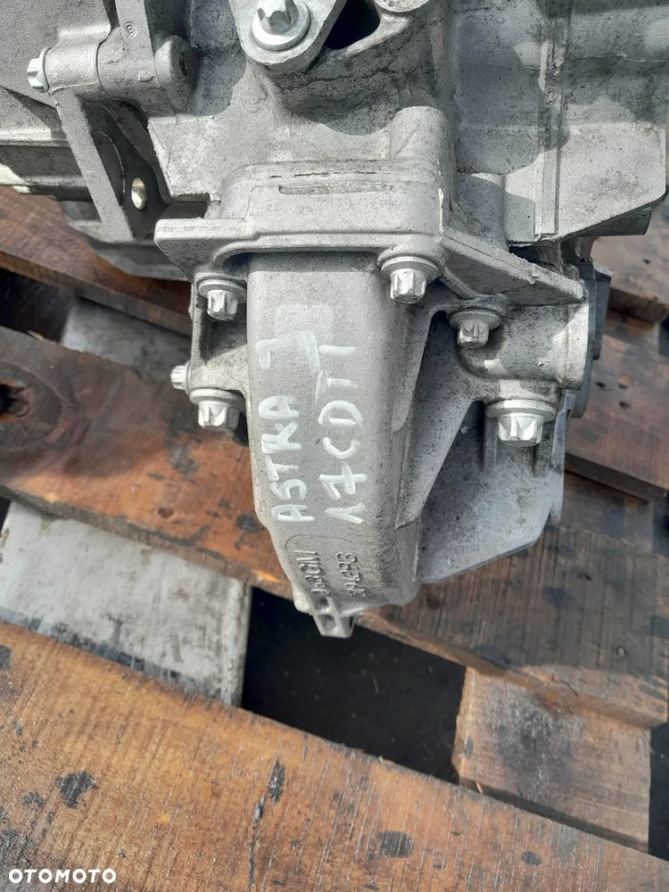 Skrzynia biegów Opel Astra J 2009-2012r. 1.7 cdti - 2