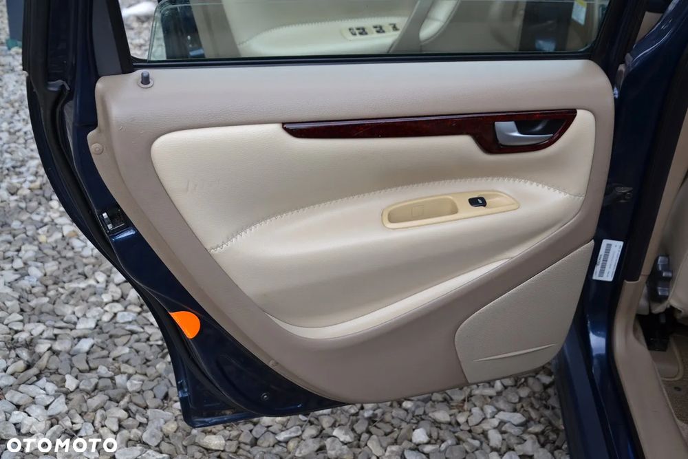 Volvo XC 70 AWD Premium - 22