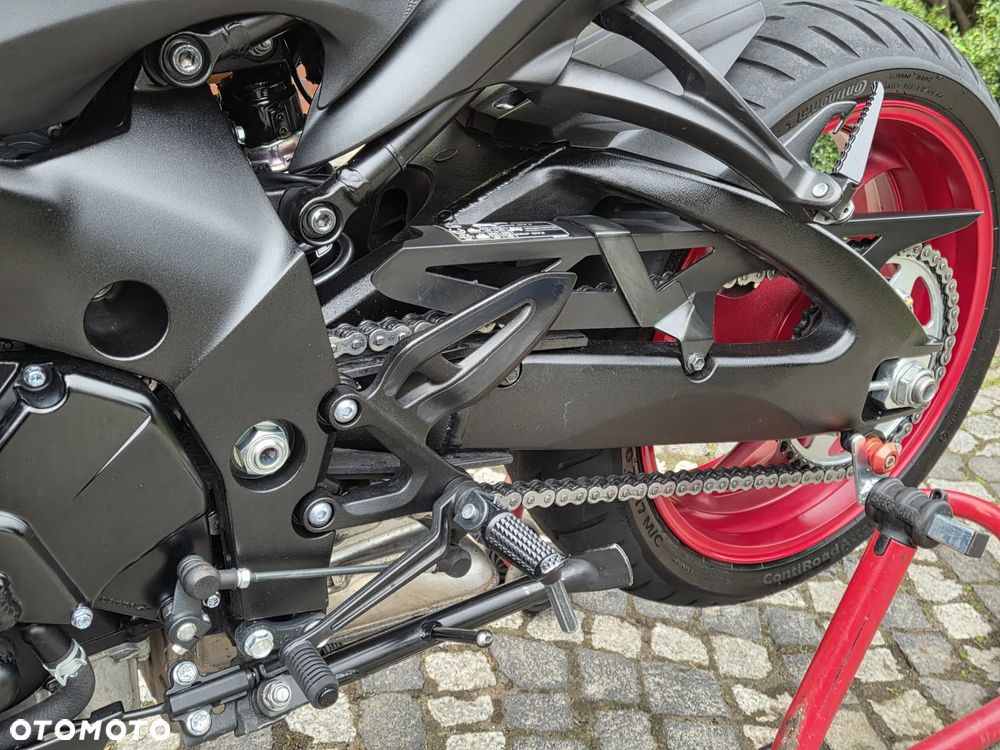 Suzuki GSX - 33