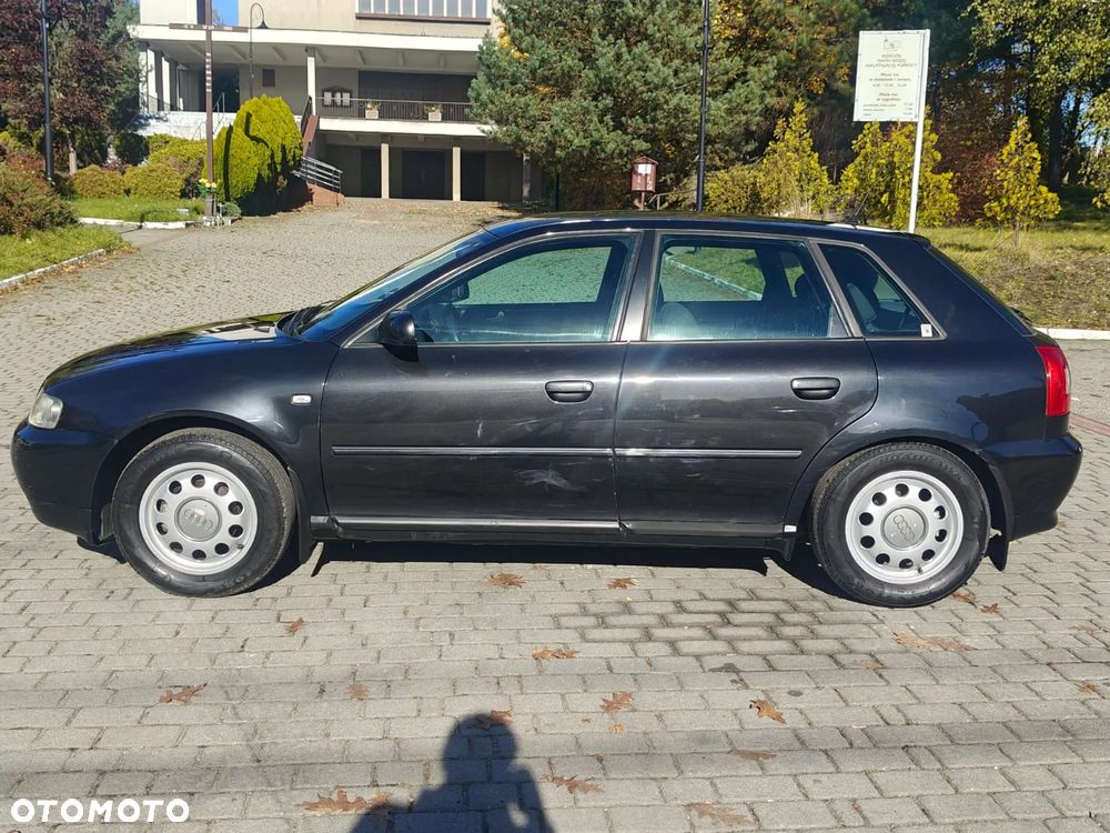 Audi A3 Sportback 1.6 Ambiente - 31