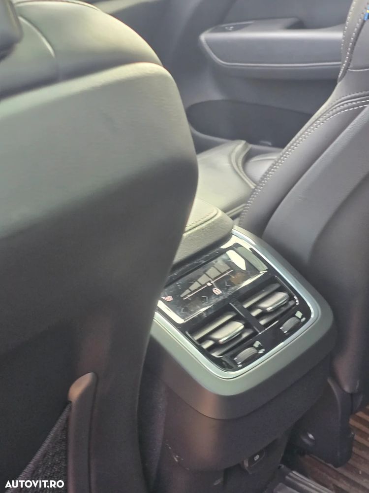 VOLVO XC60 2021 — imagine 10