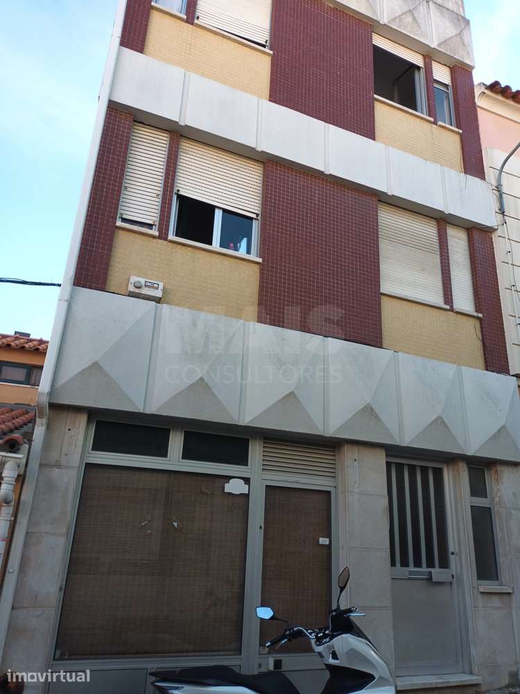 Prédio de habitação no centro de Vila Franca de Xira. - Grande imagem: 3/20