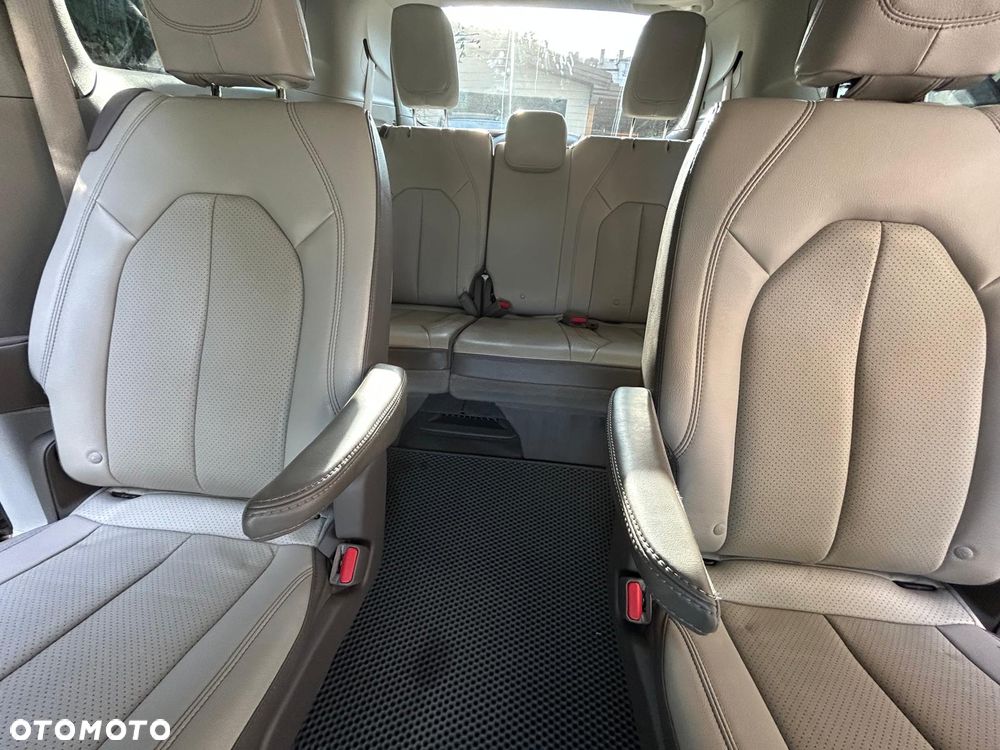 Chrysler Pacifica - 10