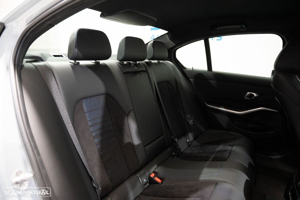 BMW 320 e Pack Desportivo M Auto - 24