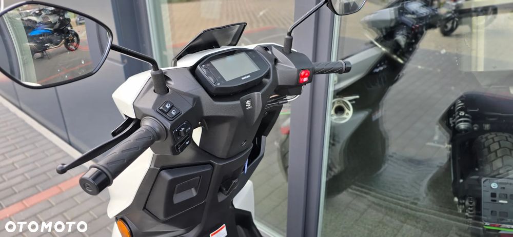 Suzuki Avenis - 33