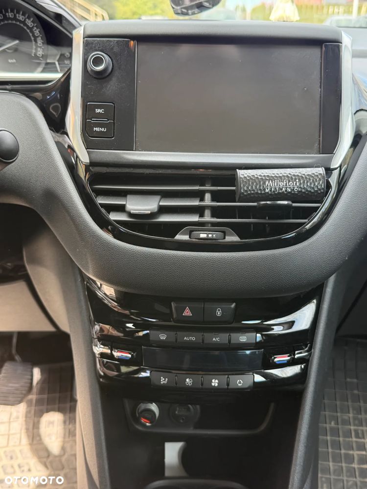Peugeot 208 - 2