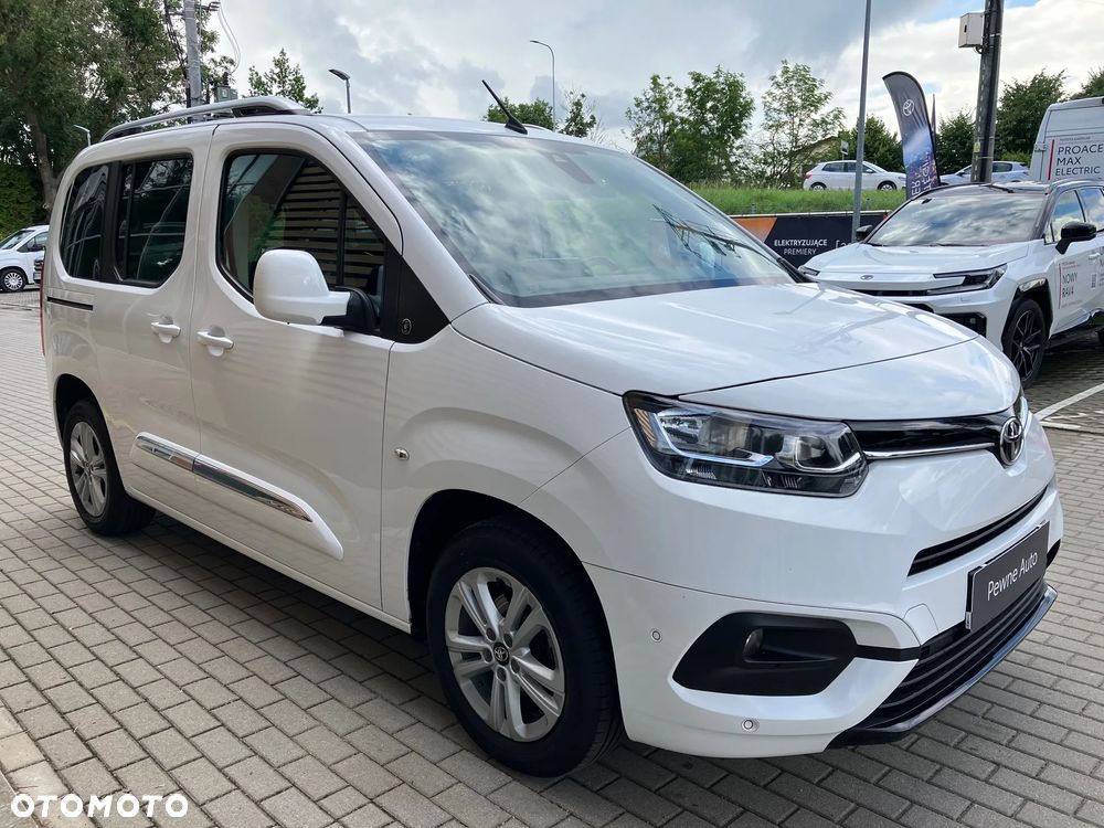 Toyota Proace City Verso 1.2 Turbo L1 Team Deutschland - 12