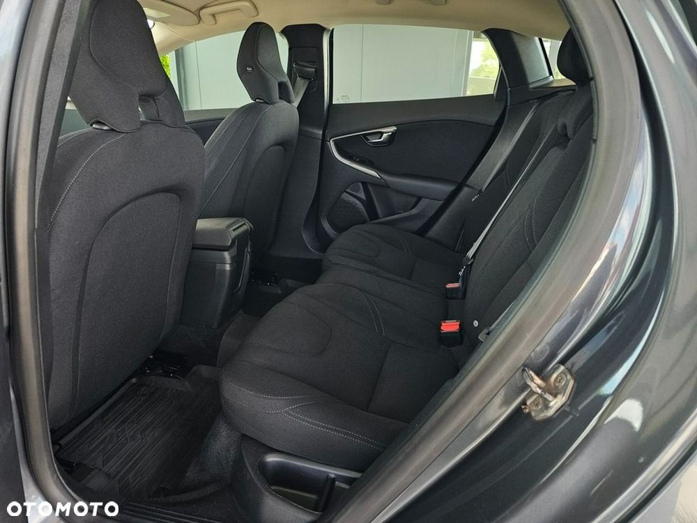 Volvo V40 D2 Momentum - 28