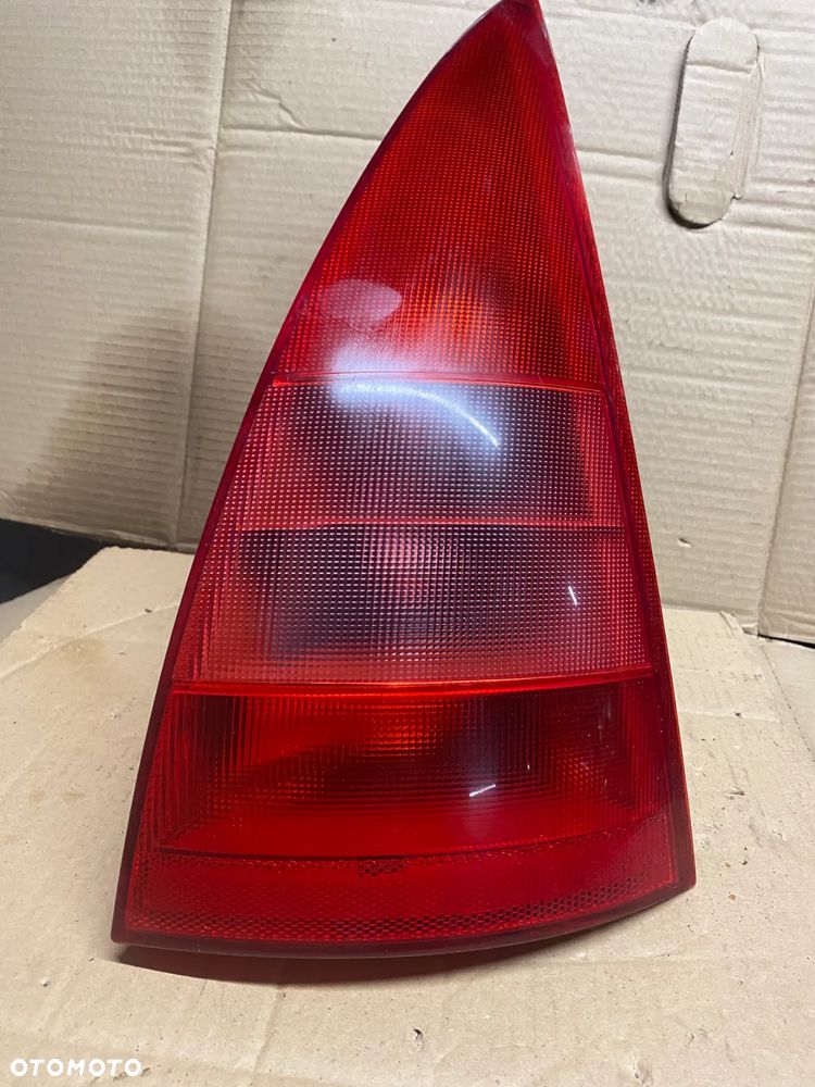 LAMPA TYLNA PRAWA CITROEN C3 I 2556 - 2