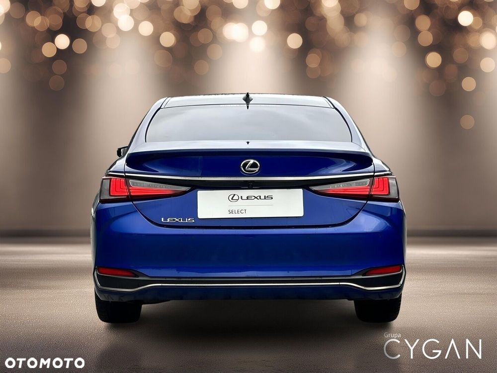 Lexus ES 300h F Sport Design - 6