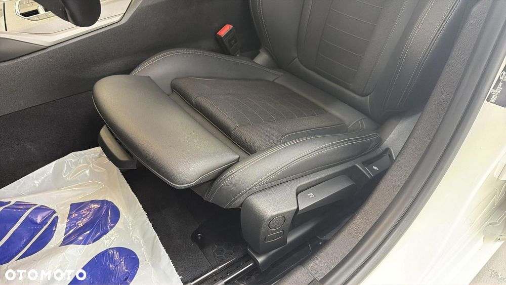 BMW Seria 3 318d mHEV - 13