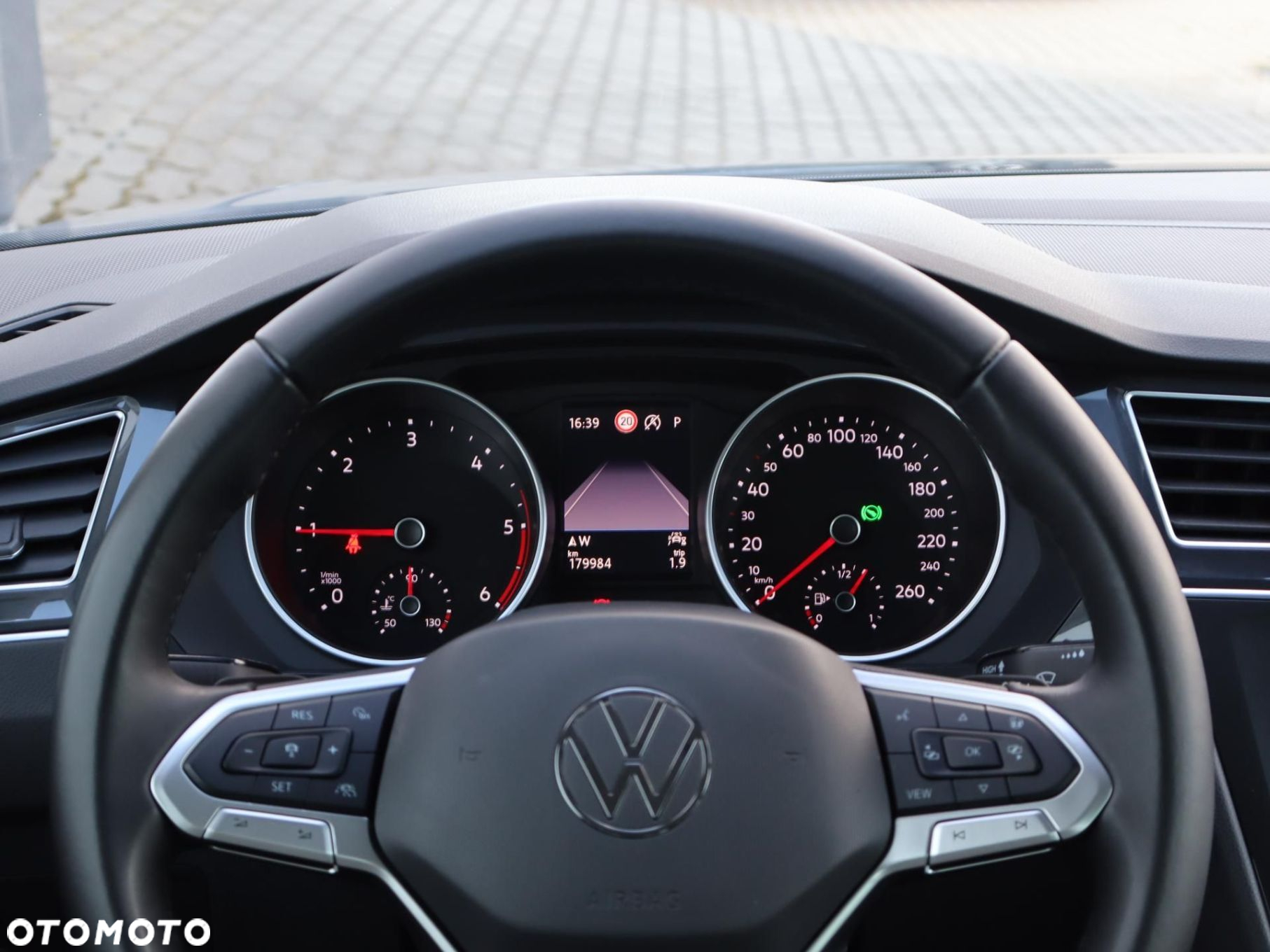 Volkswagen Tiguan - 11