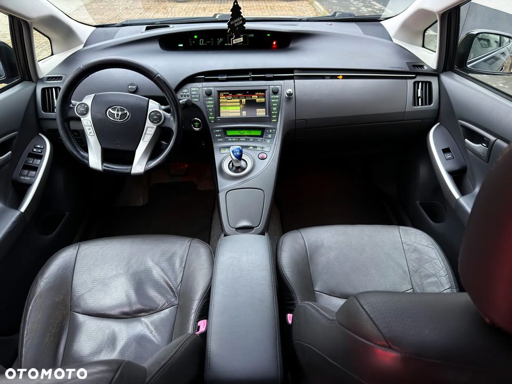 Toyota Prius (Hybrid) Executive - 7