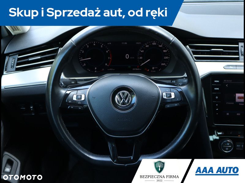 Volkswagen Passat - 25