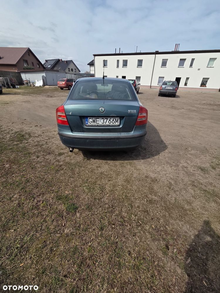 Skoda Octavia 1.6 Ambiente - 5