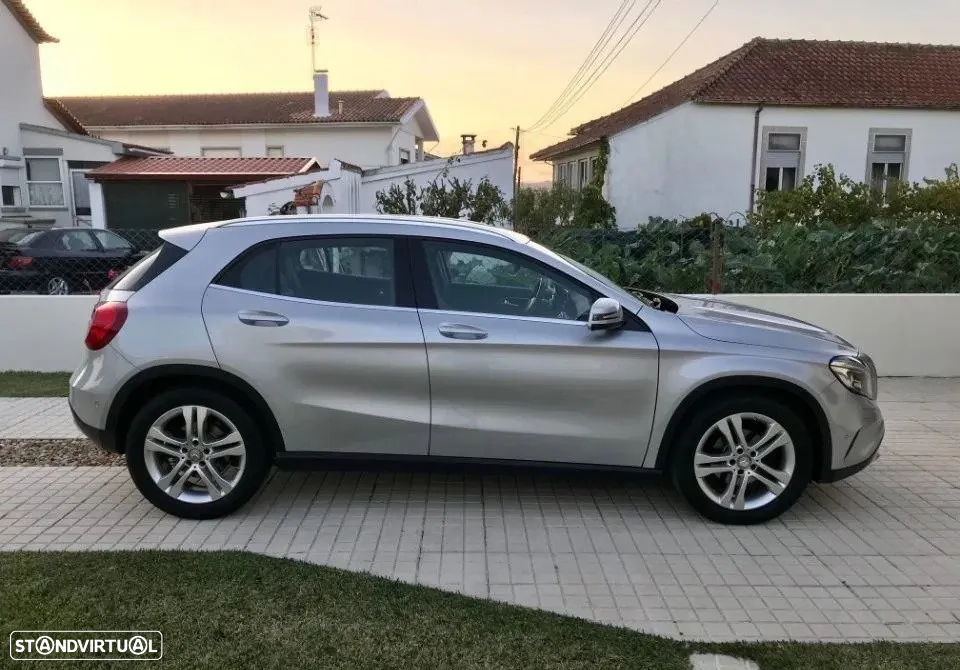 Mercedes-Benz GLA 220 CDi Urban 4-Matic - 2