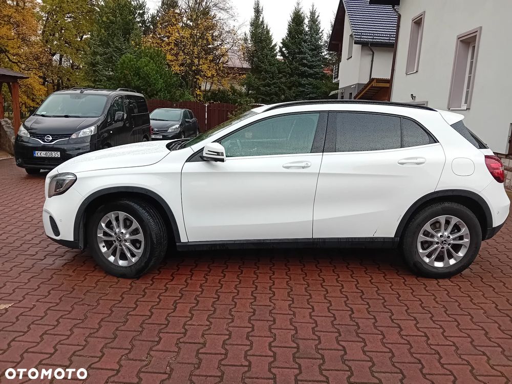 Mercedes-Benz GLA 200 7G-DCT Urban - 4