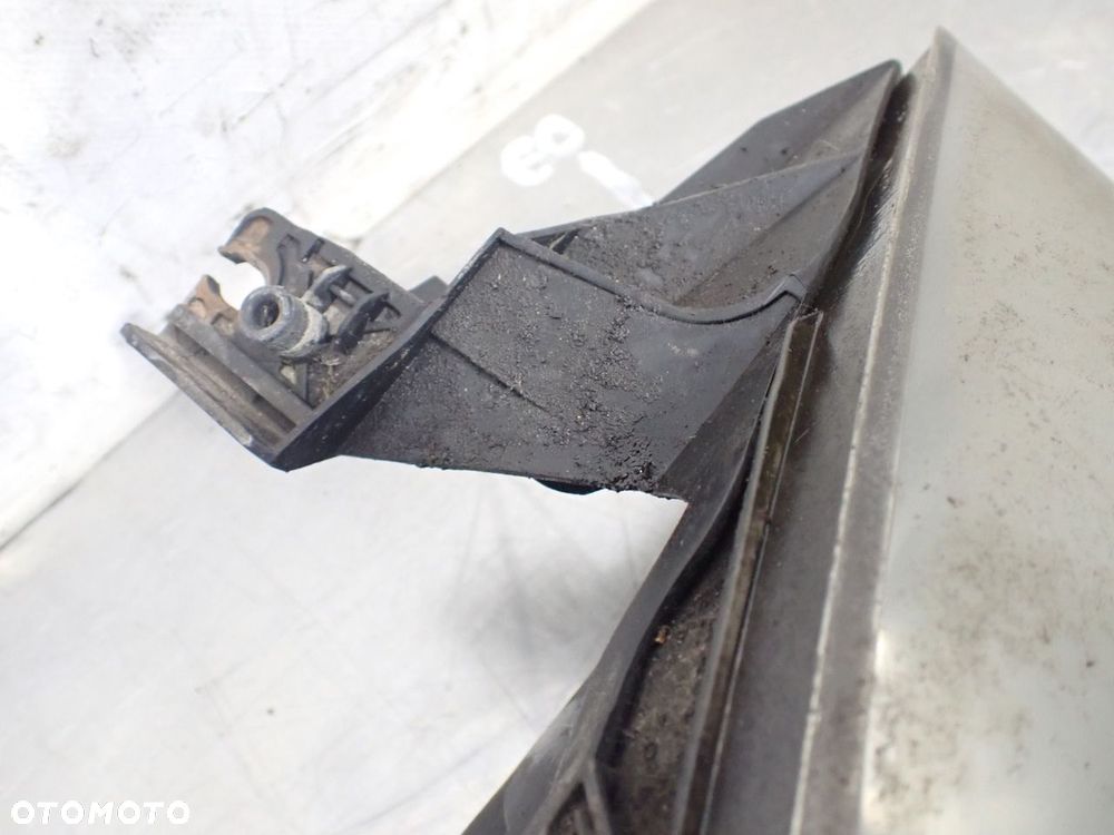 LAMPA PRAWA PRZEDNIA TOYOTA AYGO I 1.0 - 4