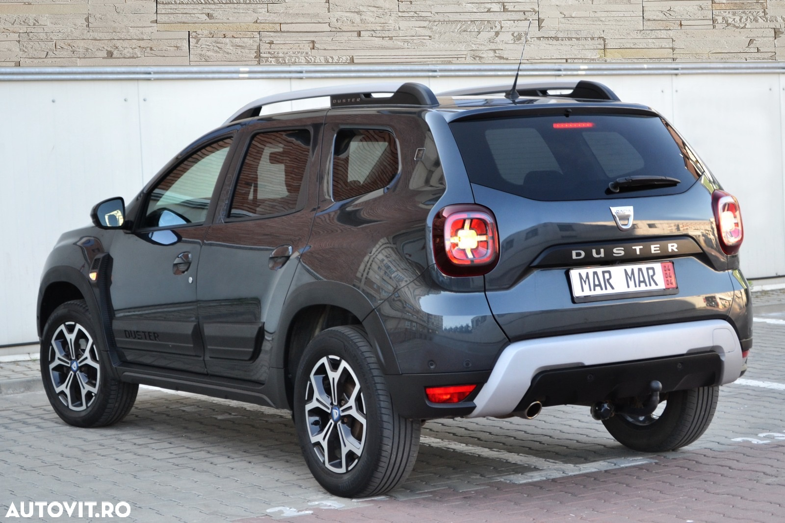 Dacia Duster TCe 100 2WD Celebration - 10