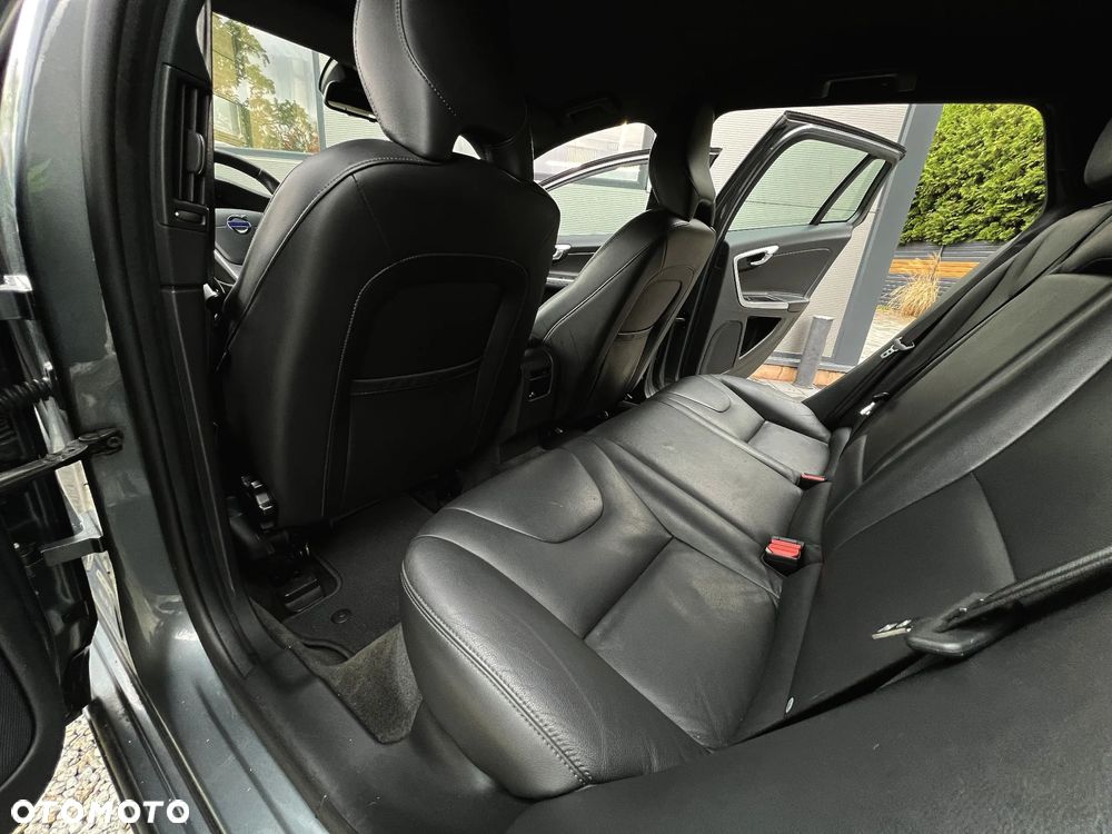 Volvo V60 D4 Drive-E Momentum - 23