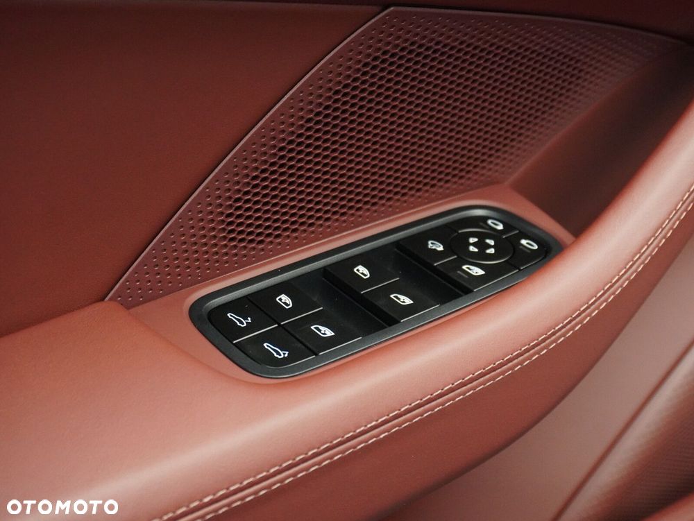 Porsche Panamera 4 - 21