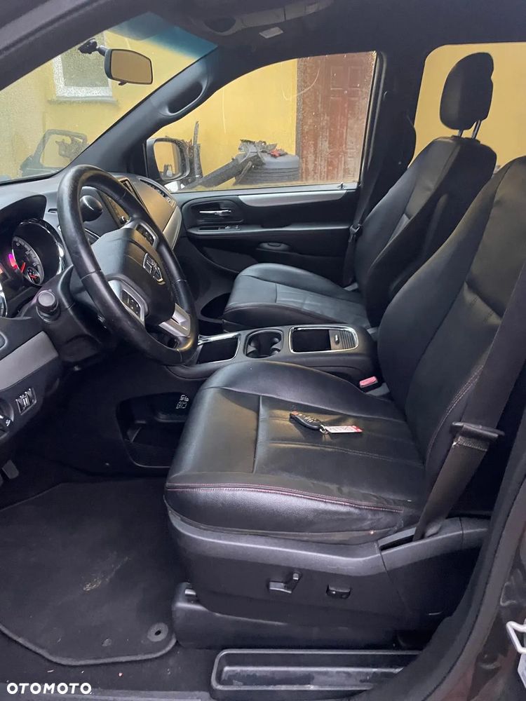 Dodge Grand Caravan - 26