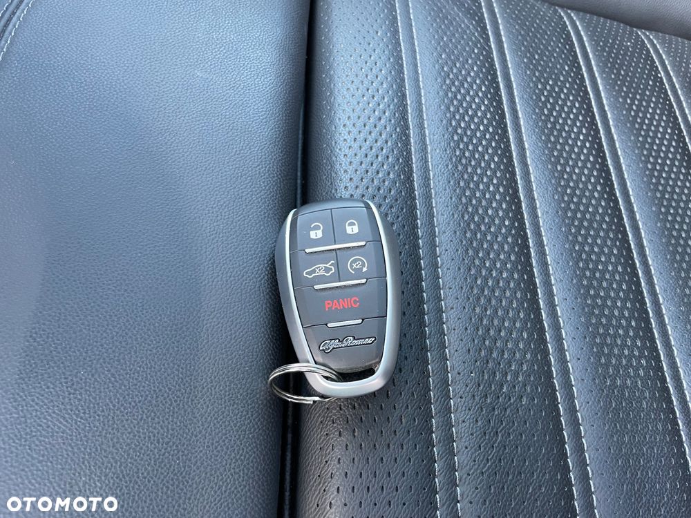Alfa Romeo Stelvio 2.0 Turbo 16V AT8-Q4 Veloce - 22