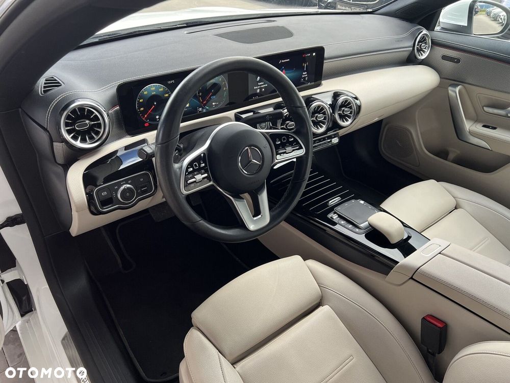 Mercedes-Benz CLA - 12