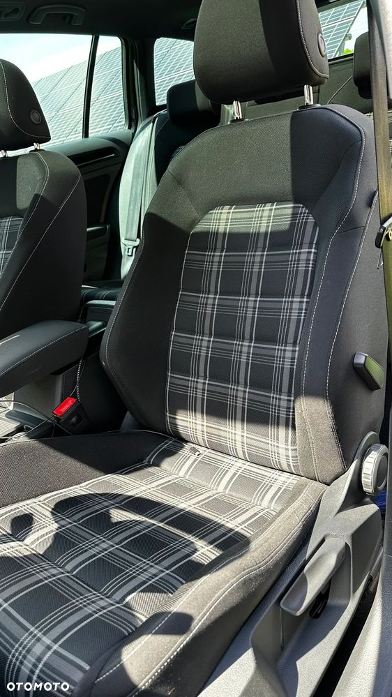 Volkswagen Golf - 20