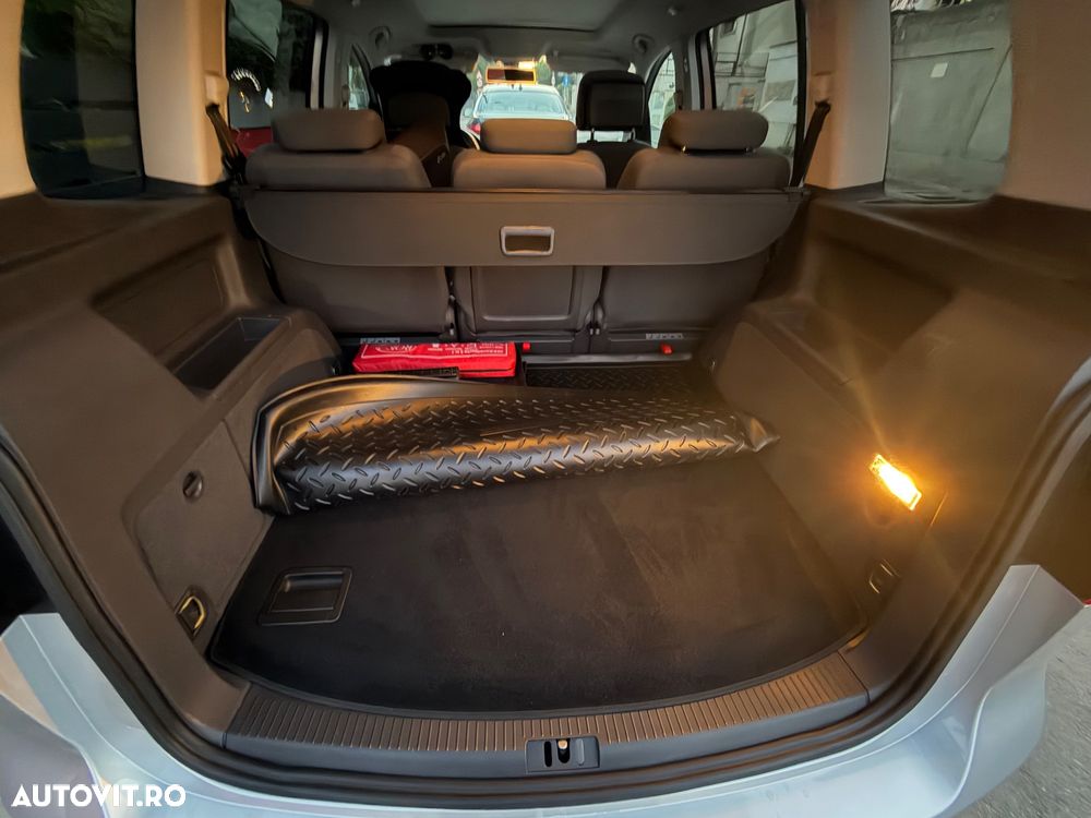 Volkswagen Touran - 15