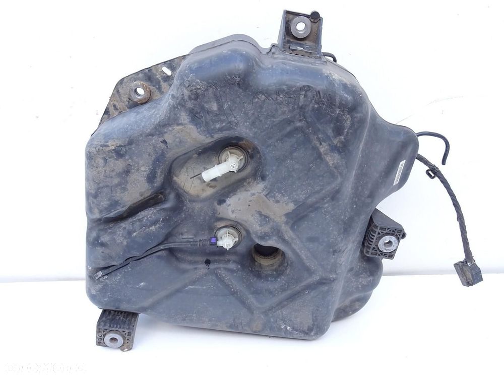 ZBIORNIK PŁYNU ADBLUE POMPKA 8R0131877 2.0 TDI AUDI Q5 8R - 7